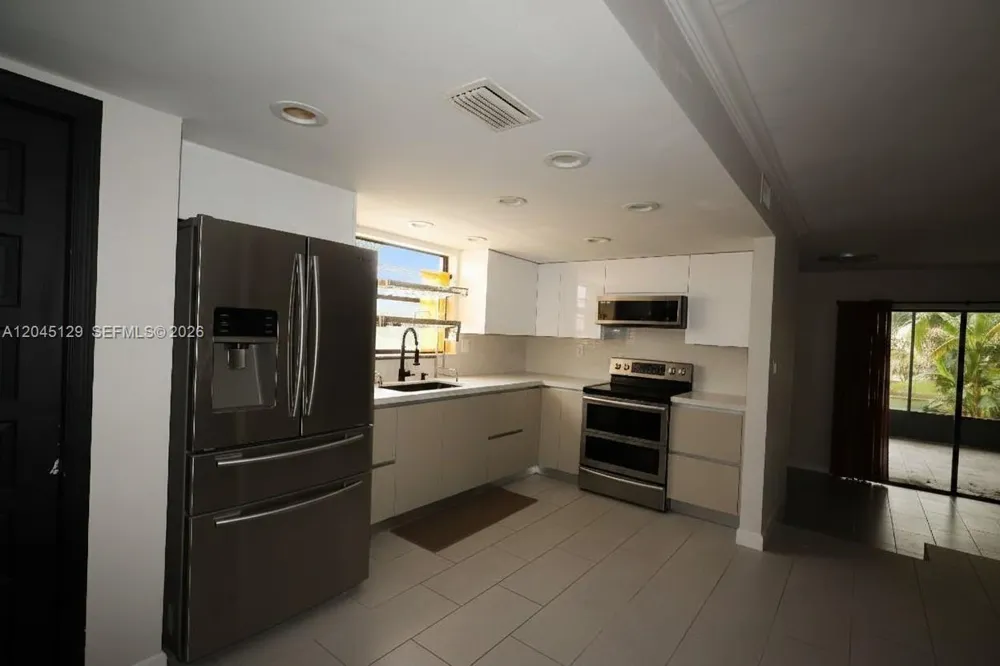 8985 Palm Tree Ln #8985 Pembroke Pines, FL 33024