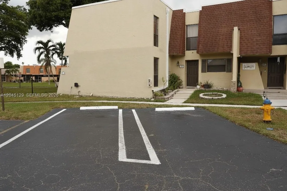 8985 Palm Tree Ln #8985 Pembroke Pines, FL 33024