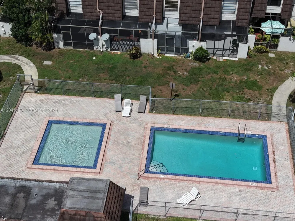 8985 Palm Tree Ln #8985 Pembroke Pines, FL 33024
