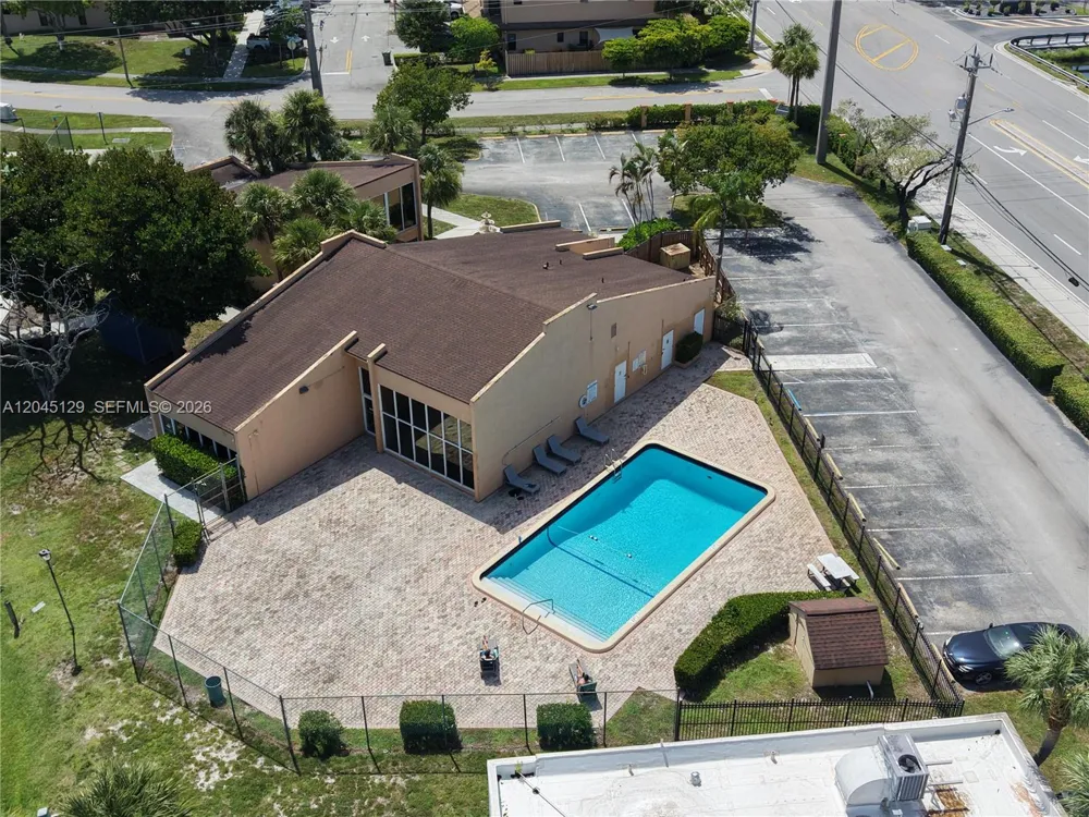 8985 Palm Tree Ln #8985 Pembroke Pines, FL 33024