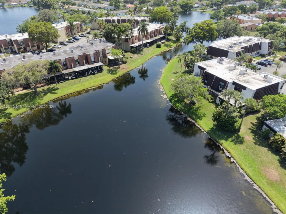 8985 Palm Tree Ln #8985 Pembroke Pines, FL 33024