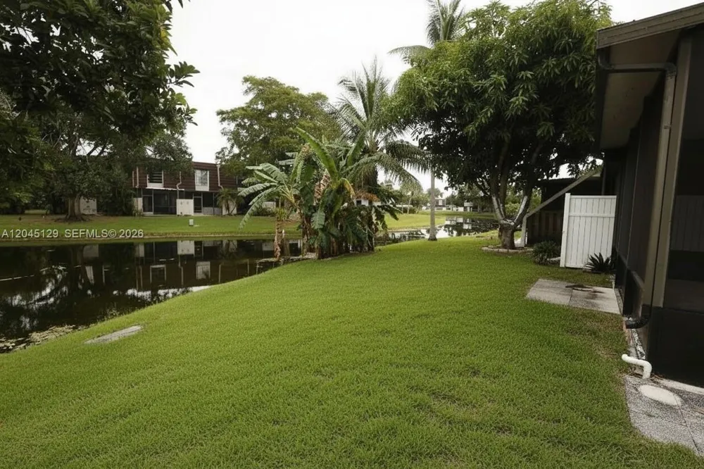8985 Palm Tree Ln #8985 Pembroke Pines, FL 33024