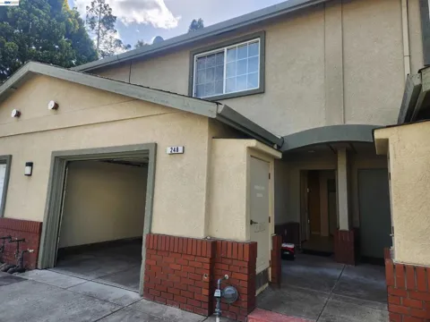 252 Lansing Way