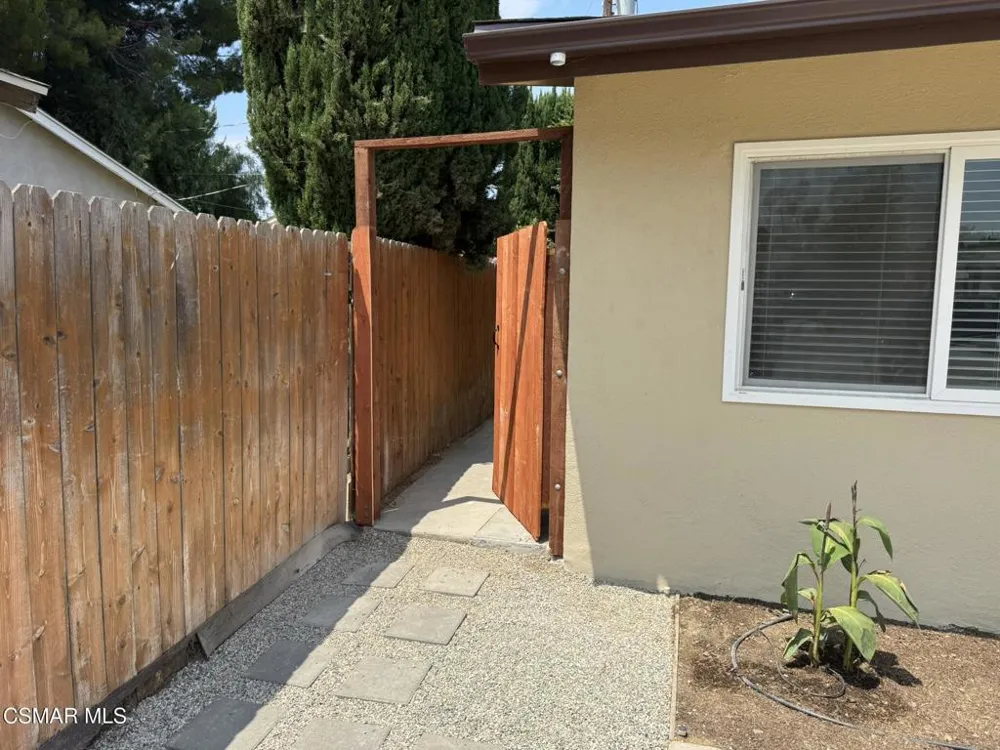 1281 Hartley Avenue #B Simi Valley, CA 93065
