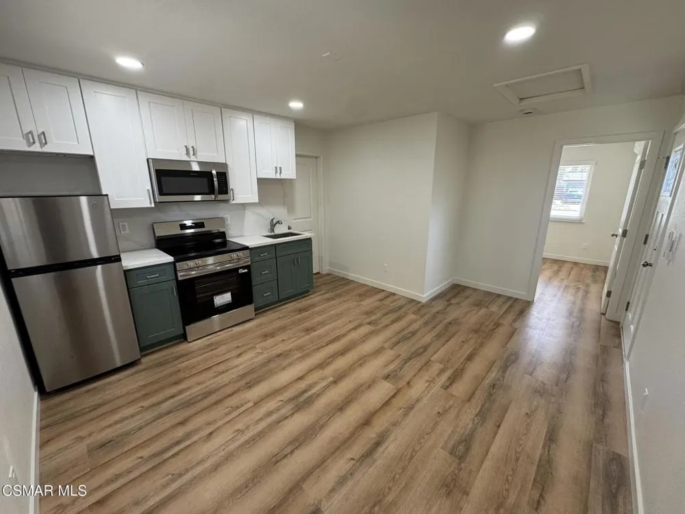 1281 Hartley Avenue #B Simi Valley, CA 93065