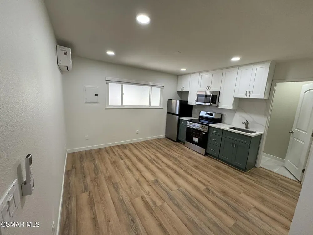 1281 Hartley Avenue #B Simi Valley, CA 93065