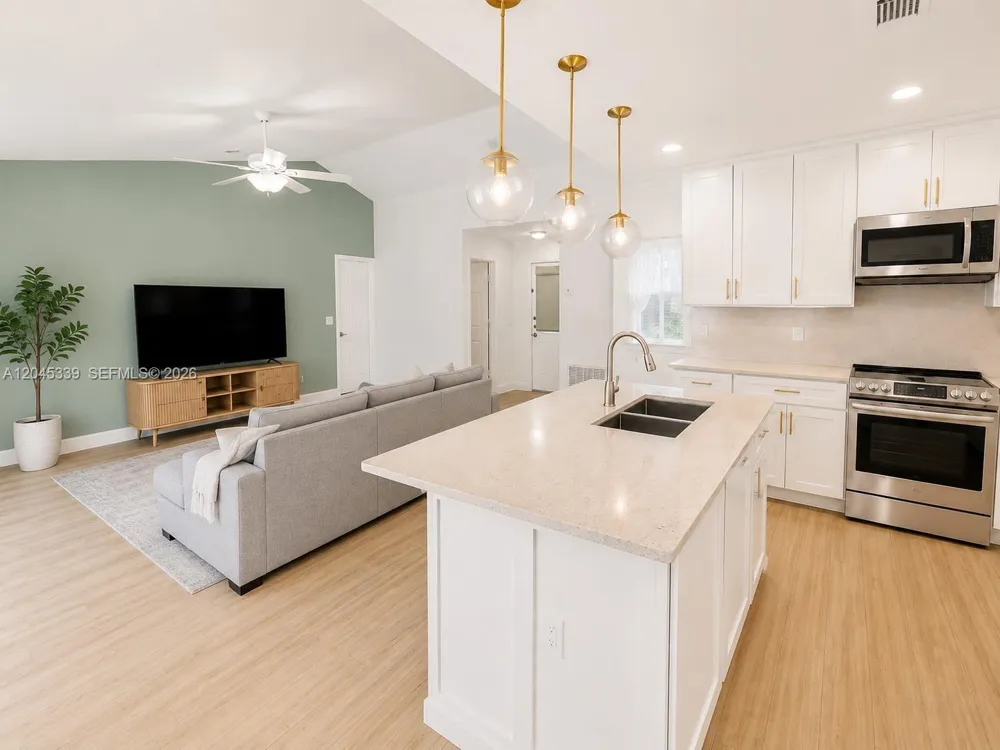338 mantis loop Other City - In The State Of Florida, FL 32703