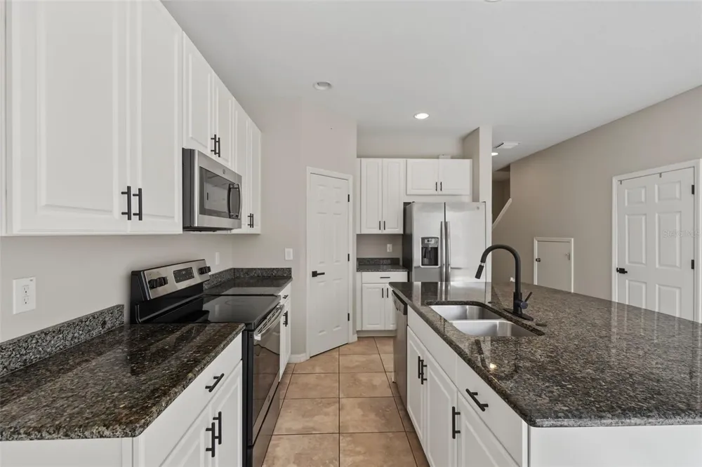 7052 SUMMER HOLLY PLACE Riverview, FL 33578