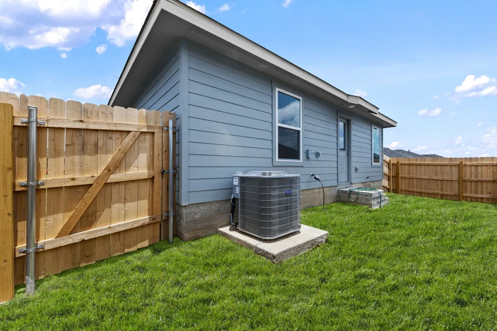 212 Surrey Oaks Maxwell, TX 78656