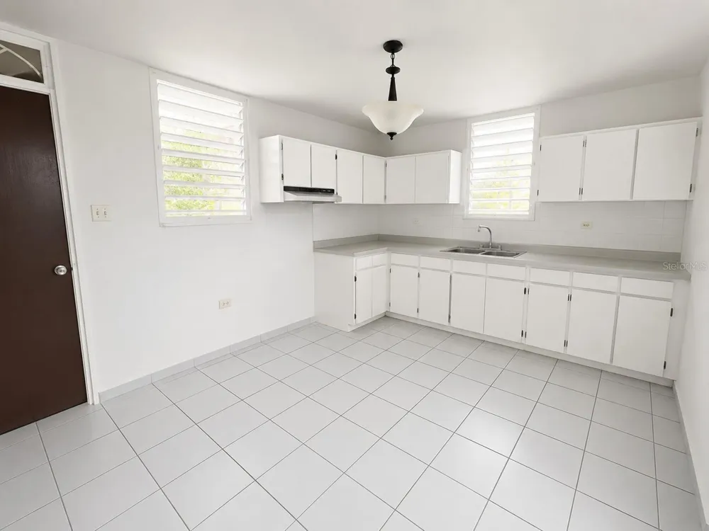 H17 4TH STREET Arroyo, PR 00714