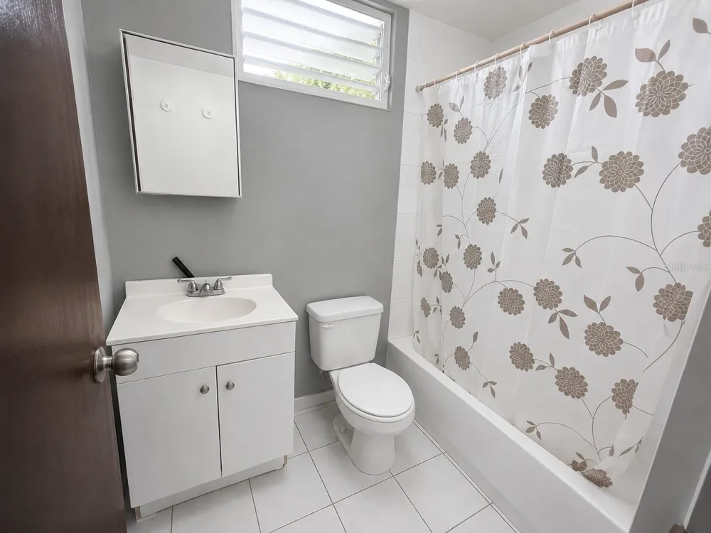 H17 4TH STREET Arroyo, PR 00714
