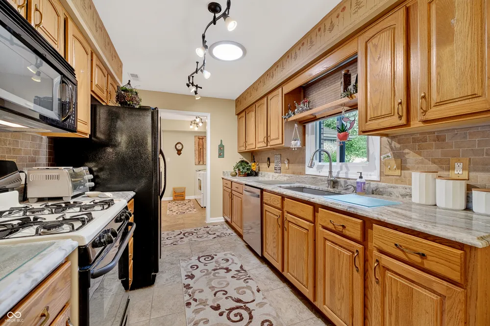 175 Warwick Way Pendleton, IN 46064