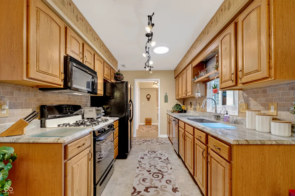 175 Warwick Way Pendleton, IN 46064