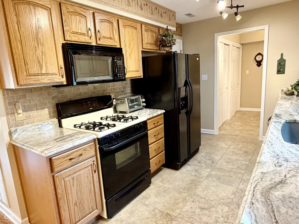 175 Warwick Way Pendleton, IN 46064