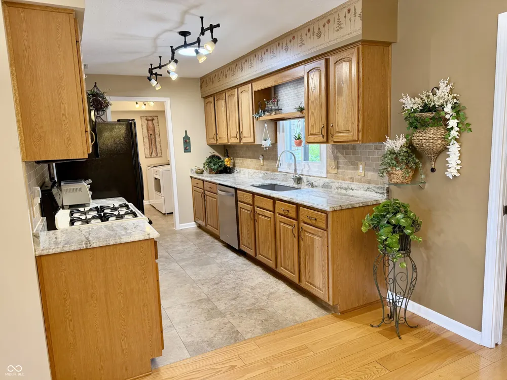 175 Warwick Way Pendleton, IN 46064