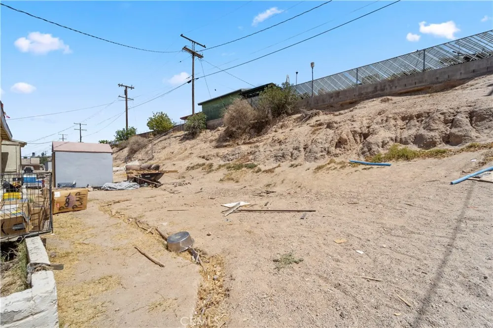 530 E Mountain View Barstow, CA 92311