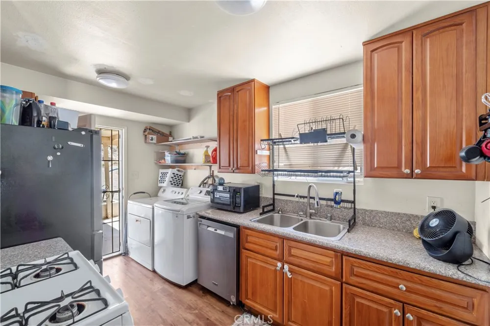 530 E Mountain View Barstow, CA 92311