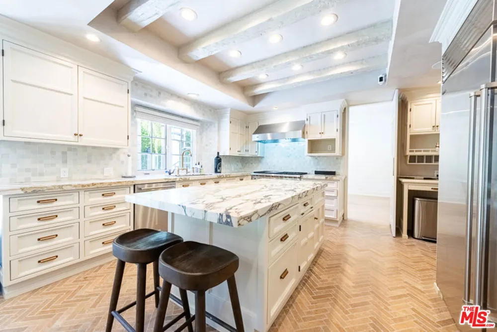17636 Camino De Yatasto Los Angeles, CA 90272