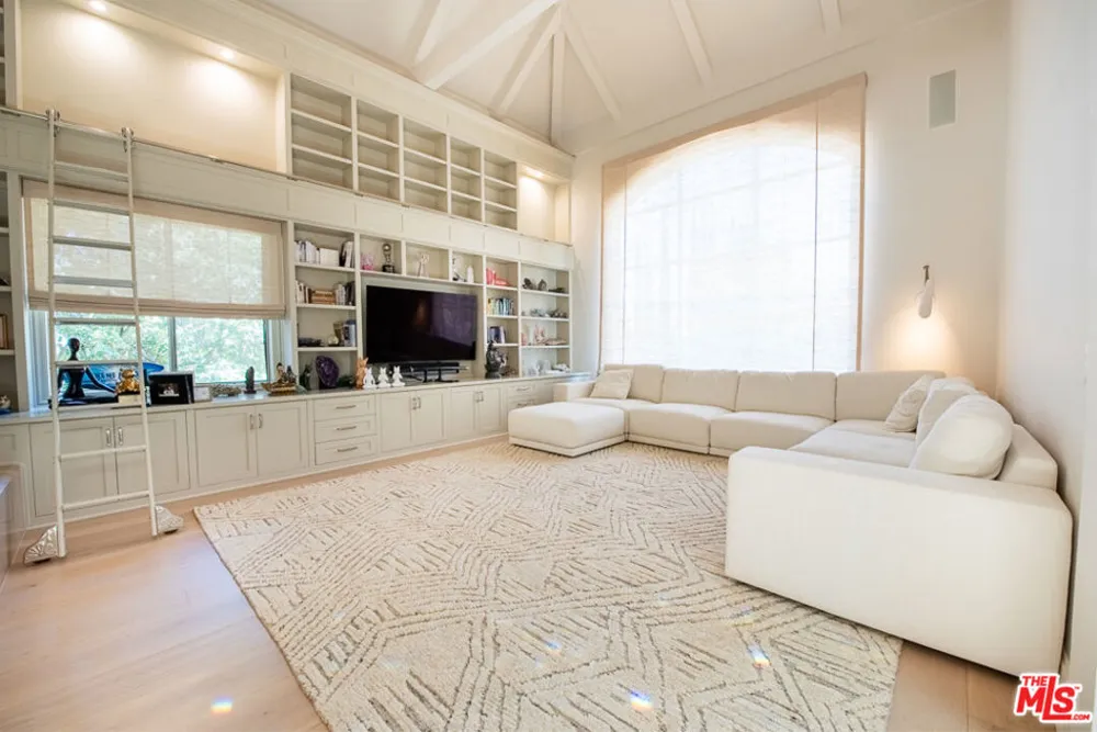 17636 Camino De Yatasto Los Angeles, CA 90272