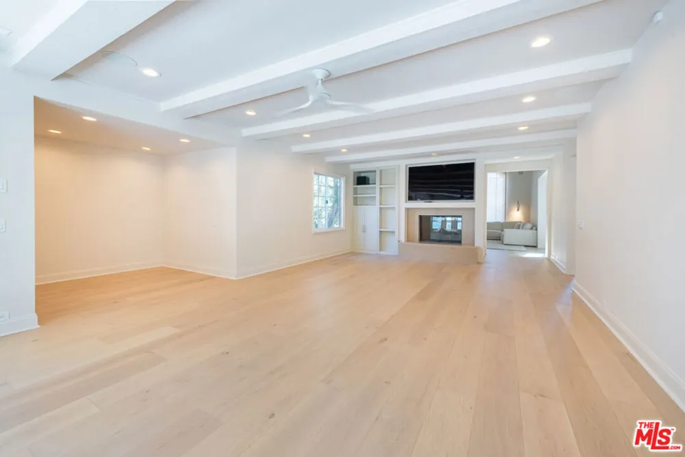 17636 Camino De Yatasto Los Angeles, CA 90272