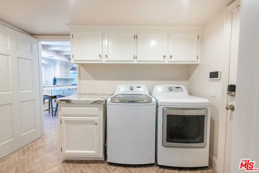 17636 Camino De Yatasto Los Angeles, CA 90272