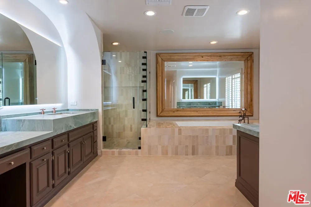 17636 Camino De Yatasto Los Angeles, CA 90272