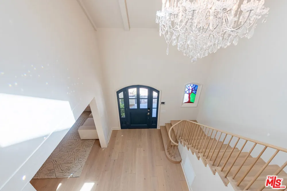 17636 Camino De Yatasto Los Angeles, CA 90272