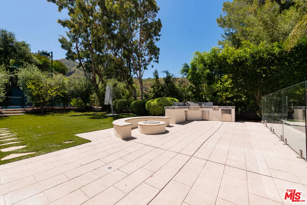 17636 Camino De Yatasto Los Angeles, CA 90272