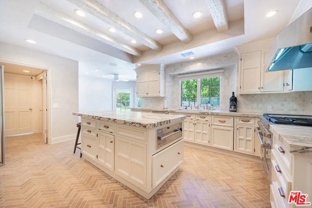 17636 Camino De Yatasto Los Angeles, CA 90272