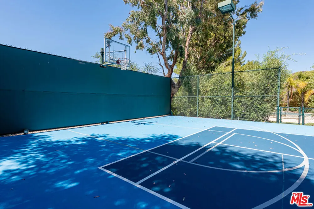 17636 Camino De Yatasto Los Angeles, CA 90272