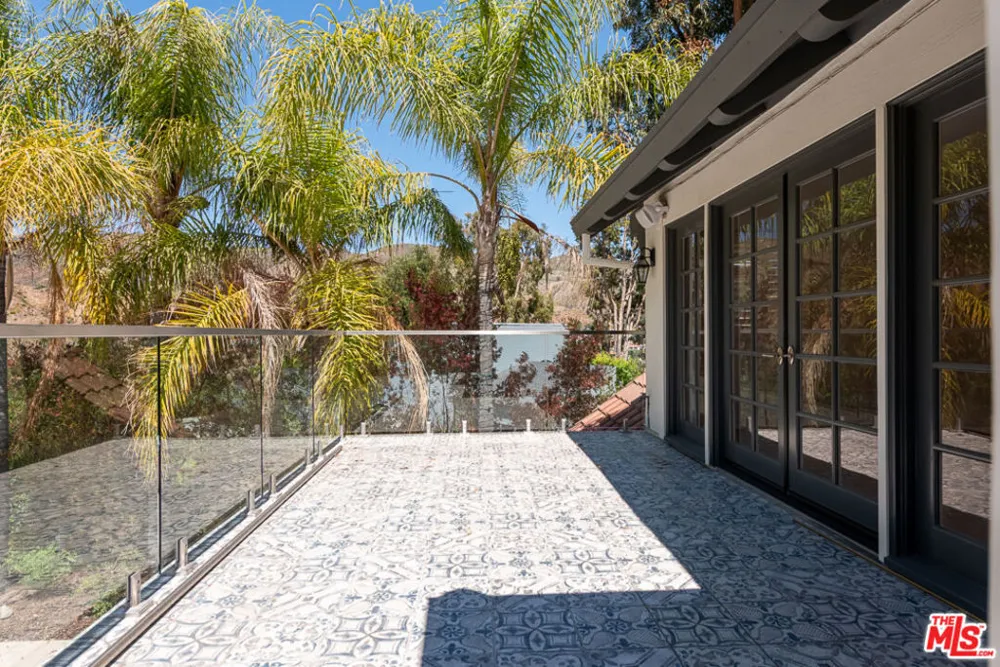 17636 Camino De Yatasto Los Angeles, CA 90272