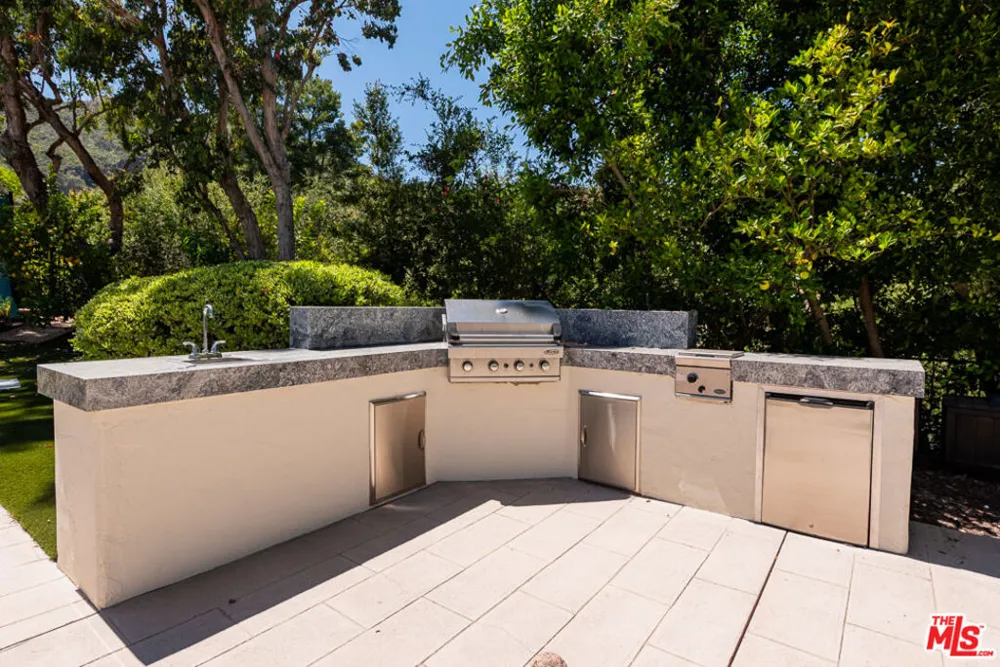 17636 Camino De Yatasto Los Angeles, CA 90272