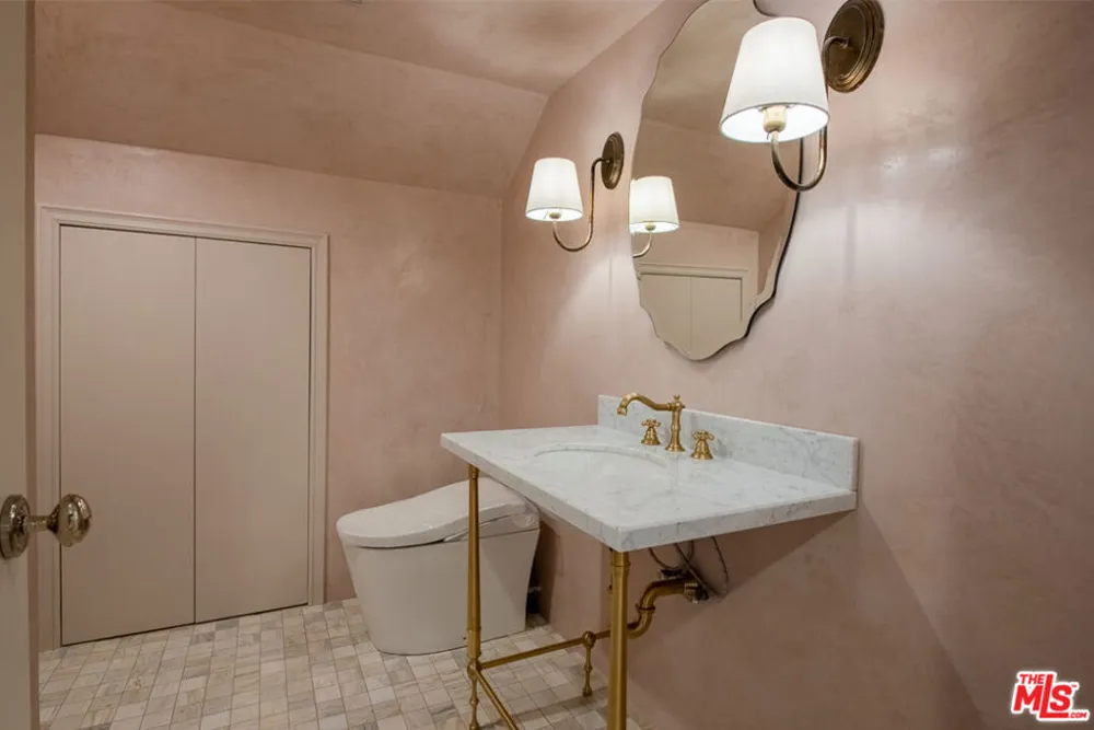 17636 Camino De Yatasto Los Angeles, CA 90272