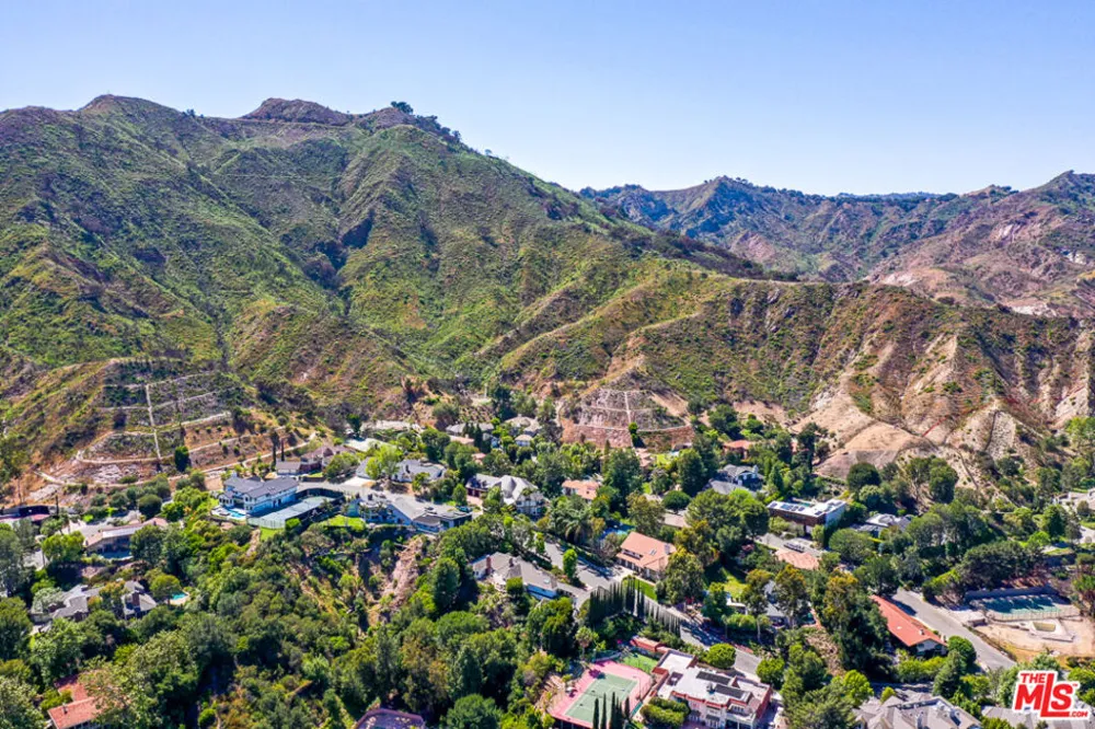 17636 Camino De Yatasto Los Angeles, CA 90272