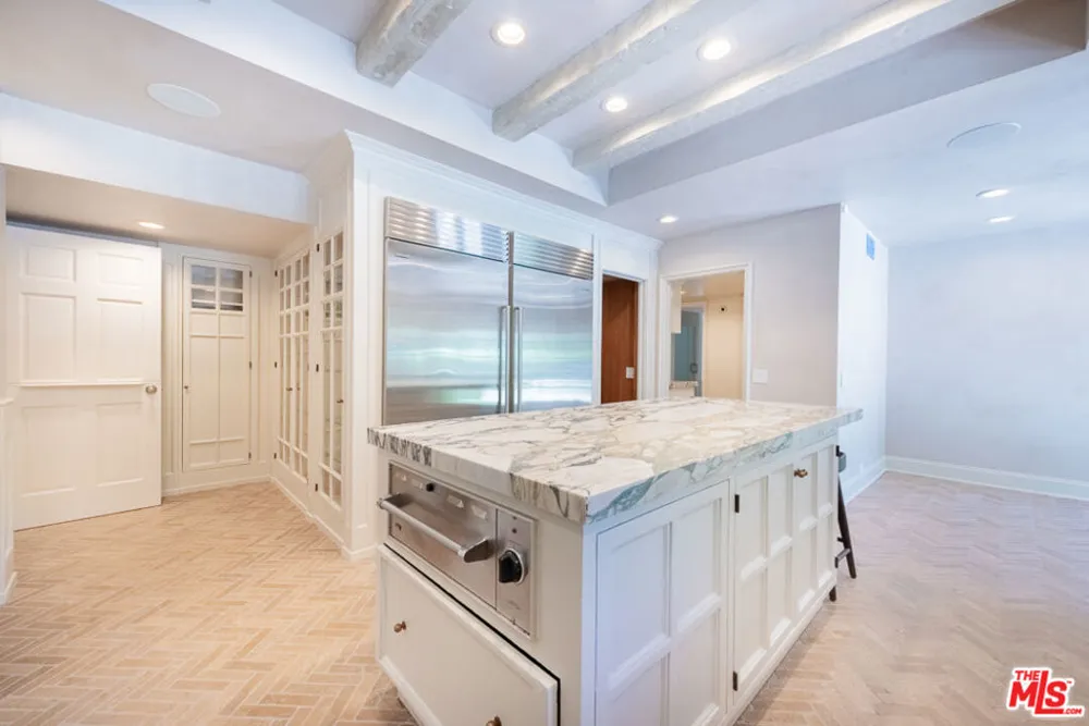 17636 Camino De Yatasto Los Angeles, CA 90272
