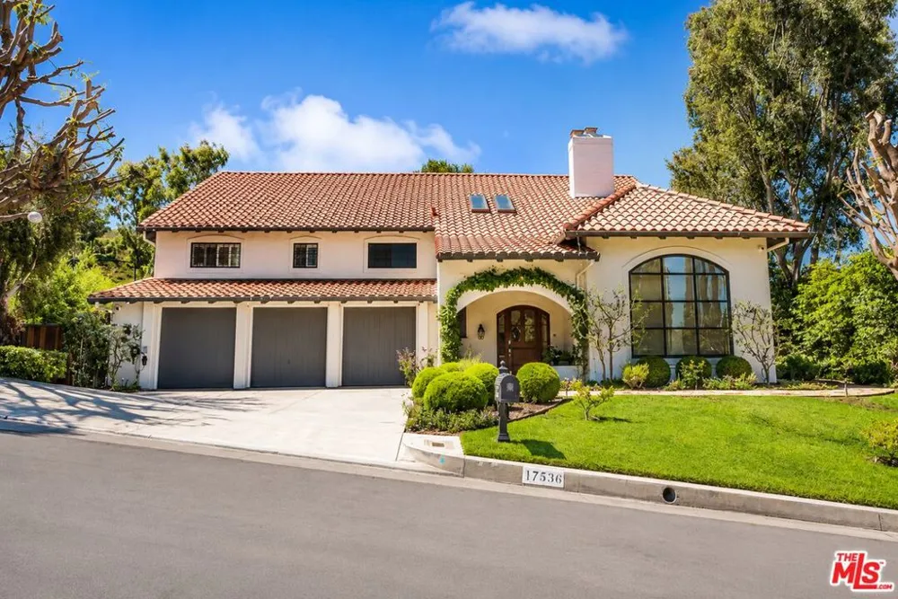 17636 Camino De Yatasto Los Angeles, CA 90272