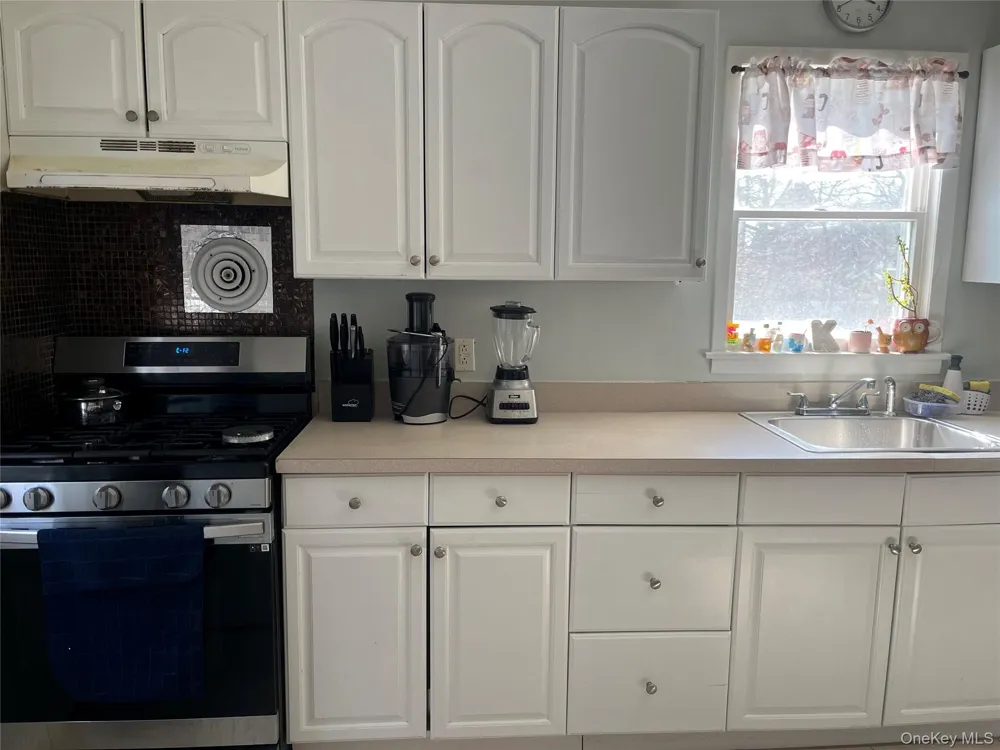 43 2nd Avenue Central Islip, NY 11722