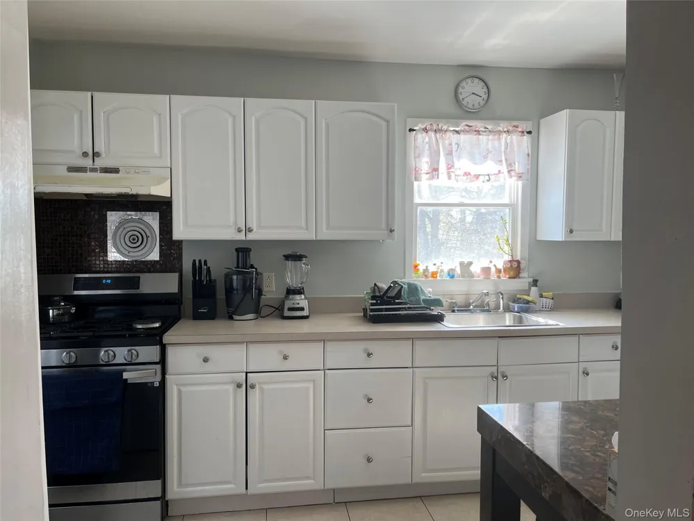 43 2nd Avenue Central Islip, NY 11722