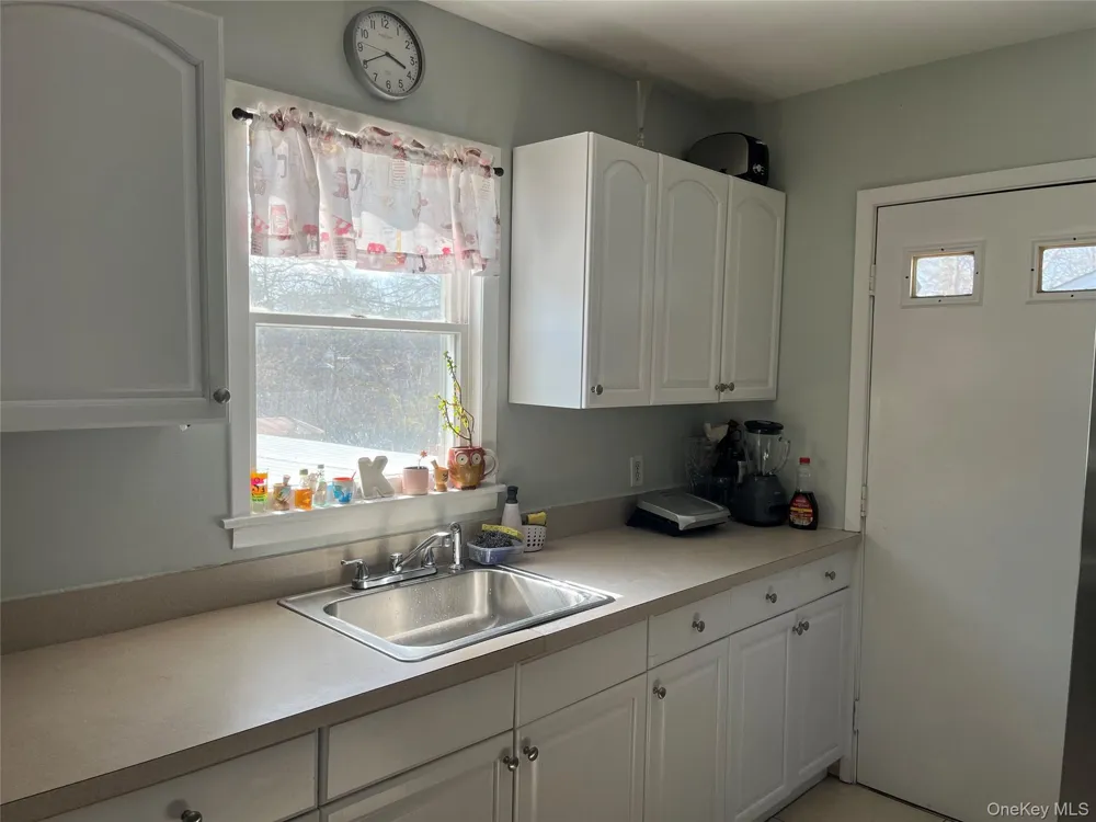 43 2nd Avenue Central Islip, NY 11722