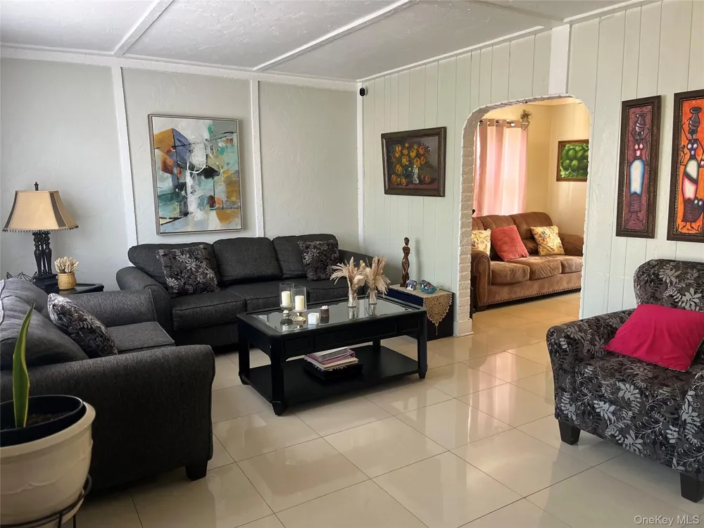 43 2nd Avenue Central Islip, NY 11722