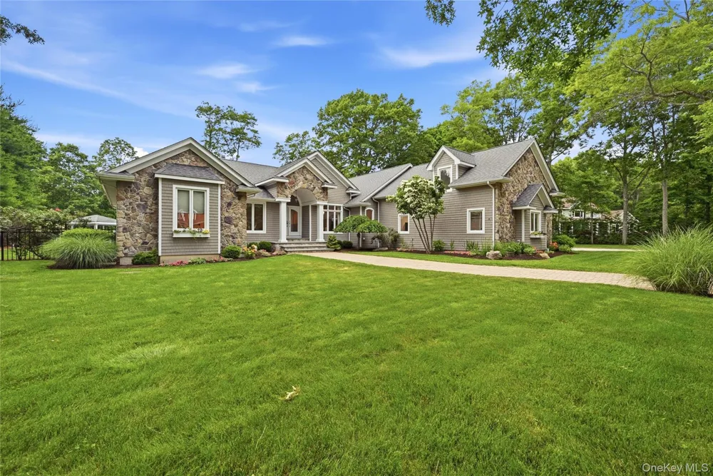 58 South Path Calverton, NY 11933