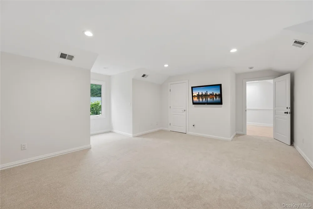 58 South Path Calverton, NY 11933