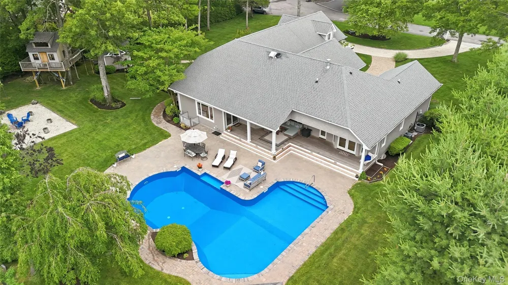 58 South Path Calverton, NY 11933