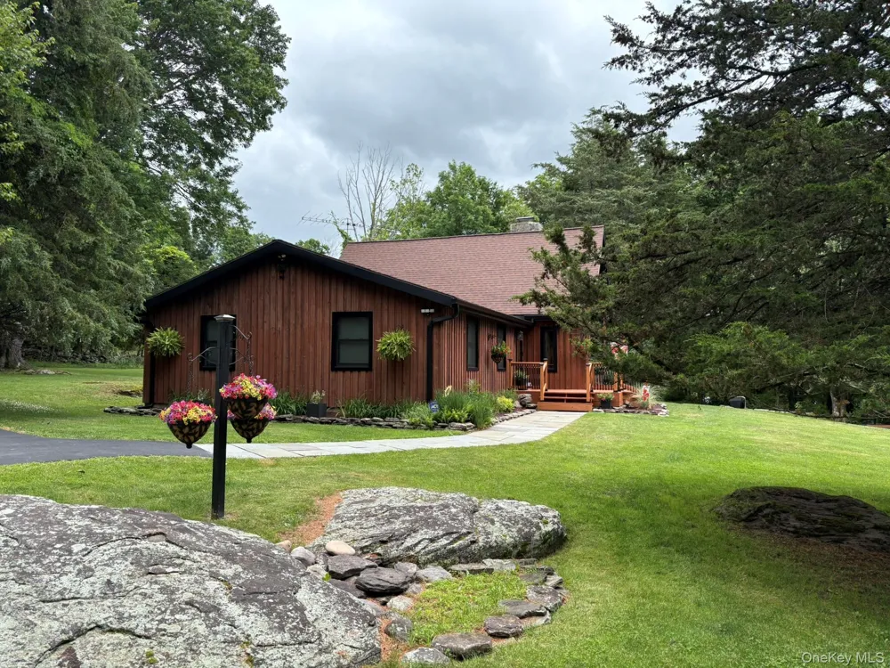 92 Twinshaven Road Napanoch, NY 12458