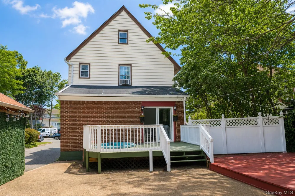 42 Mead Street Hempstead, NY 11550