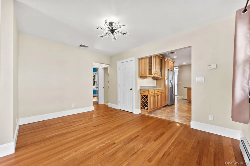 15 Pershing Avenue Locust Valley, NY 11560