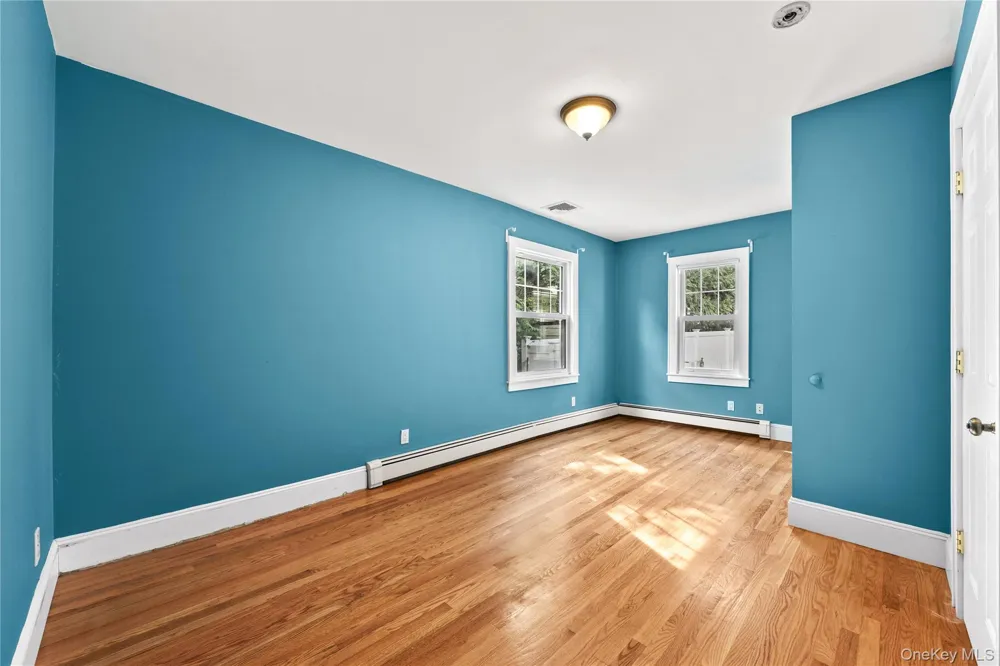 15 Pershing Avenue Locust Valley, NY 11560