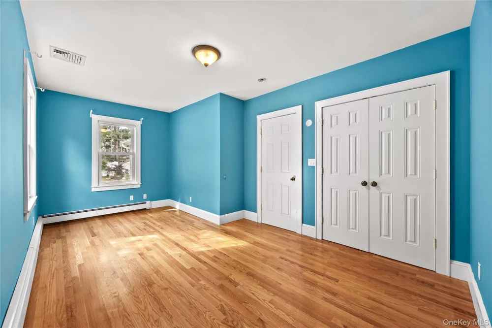 15 Pershing Avenue Locust Valley, NY 11560