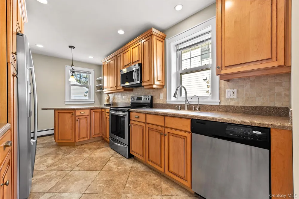 15 Pershing Avenue Locust Valley, NY 11560
