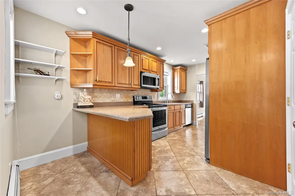 15 Pershing Avenue Locust Valley, NY 11560